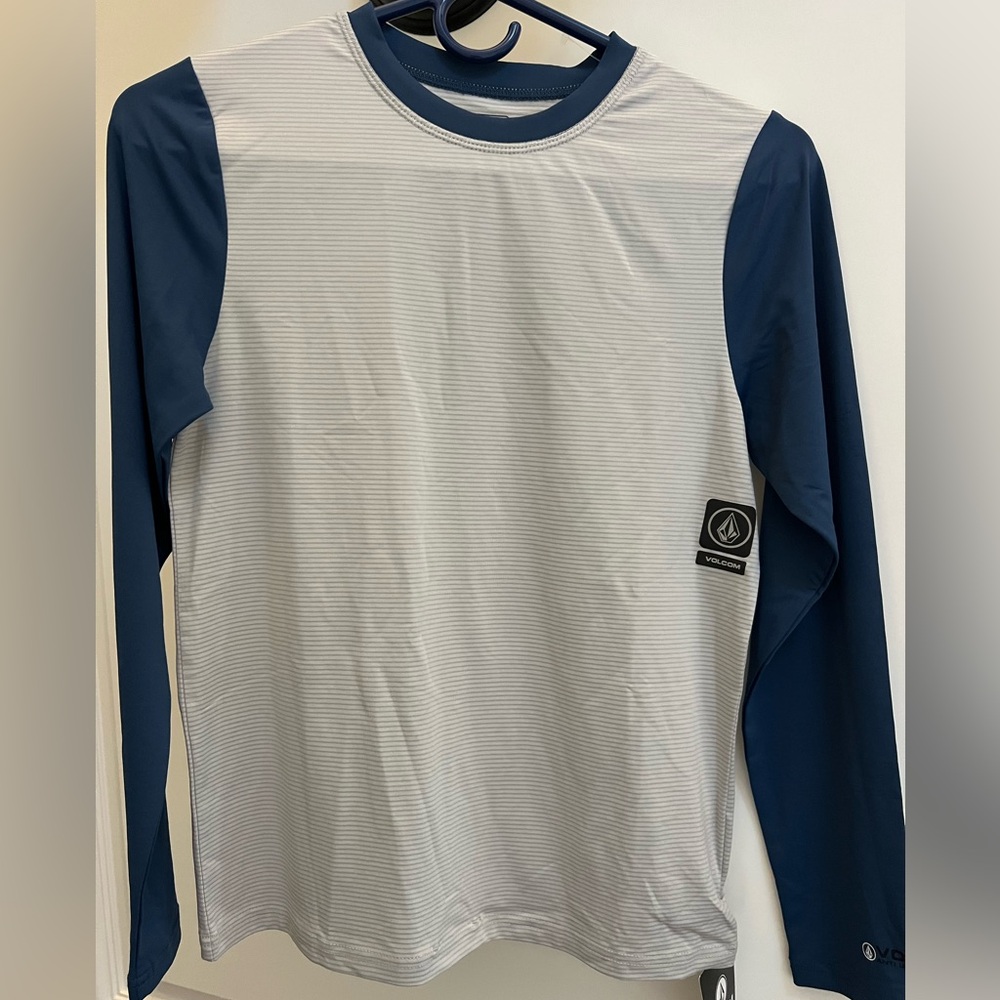 NWT Volcom Boys Rashguard Long sleeve